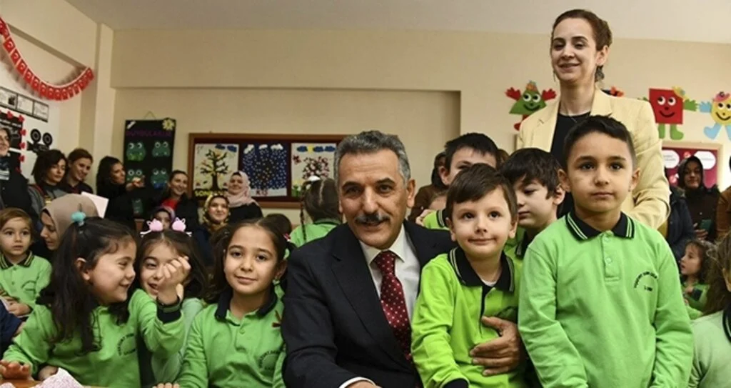 Vali Kaymak: Çocuklarımızın iyi bir insan olarak geleceğe hazırlanmalarını çok önemsiyoruz
