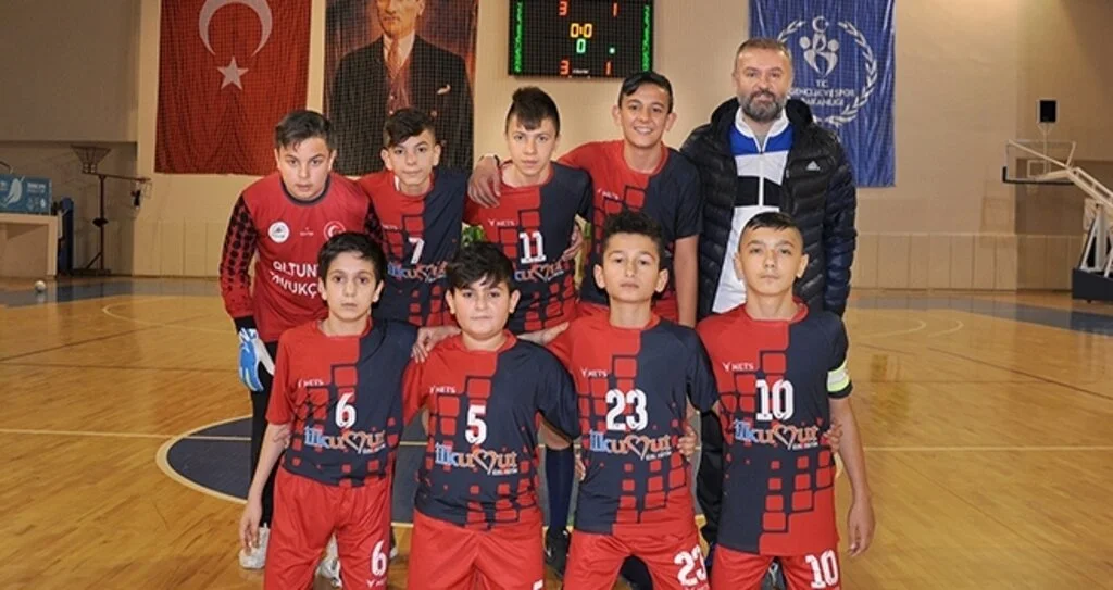 Yıldızlar Futsalda Heyecan Sürüyor