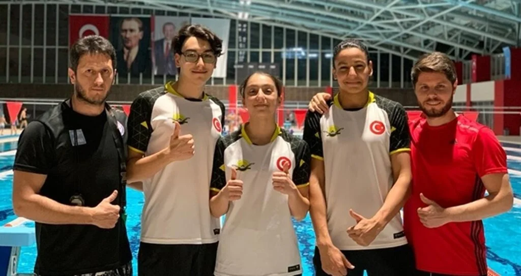 Yüzücülerden Büyük Başarı