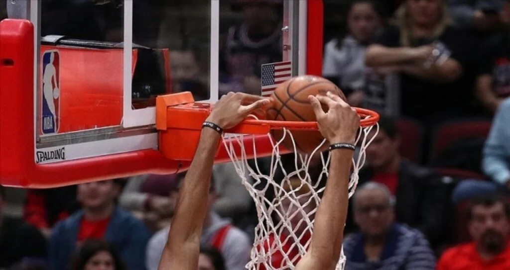 Zion Williamson'dan NBA'deki ilk karşılaşmasında 22 sayı