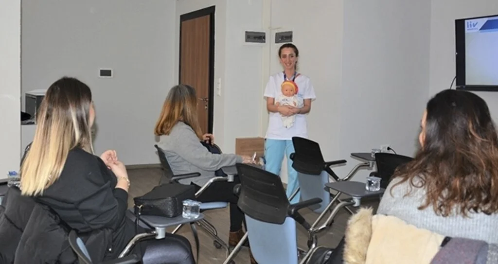 Anne ve anne adaylarına emzirme teknikleri eğitimi