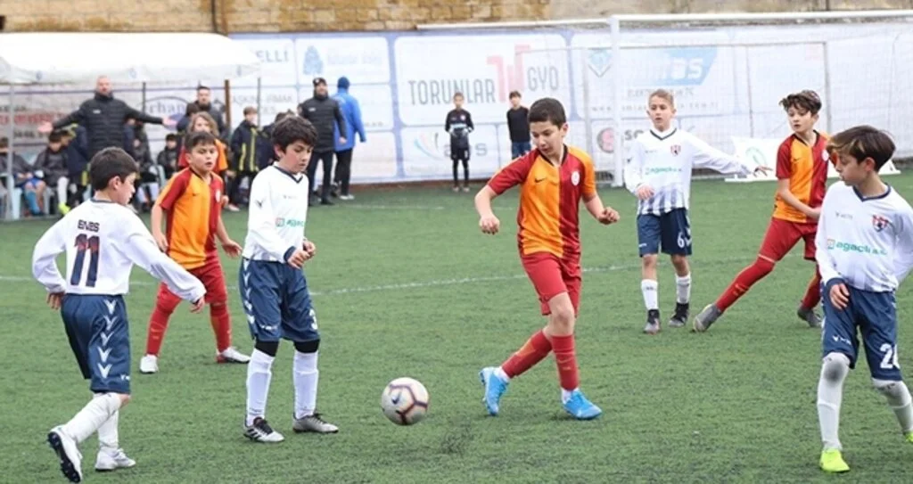 Atakum Belediyespor U11 İstanbul'dan Başarıyla Döndü