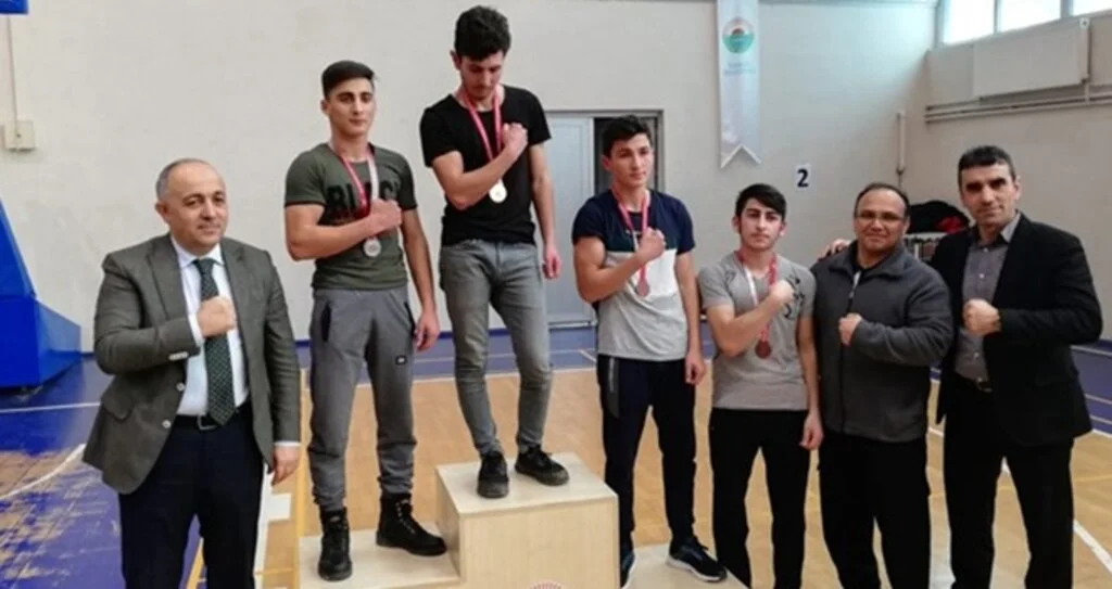 Bilekleri Bükülmedi