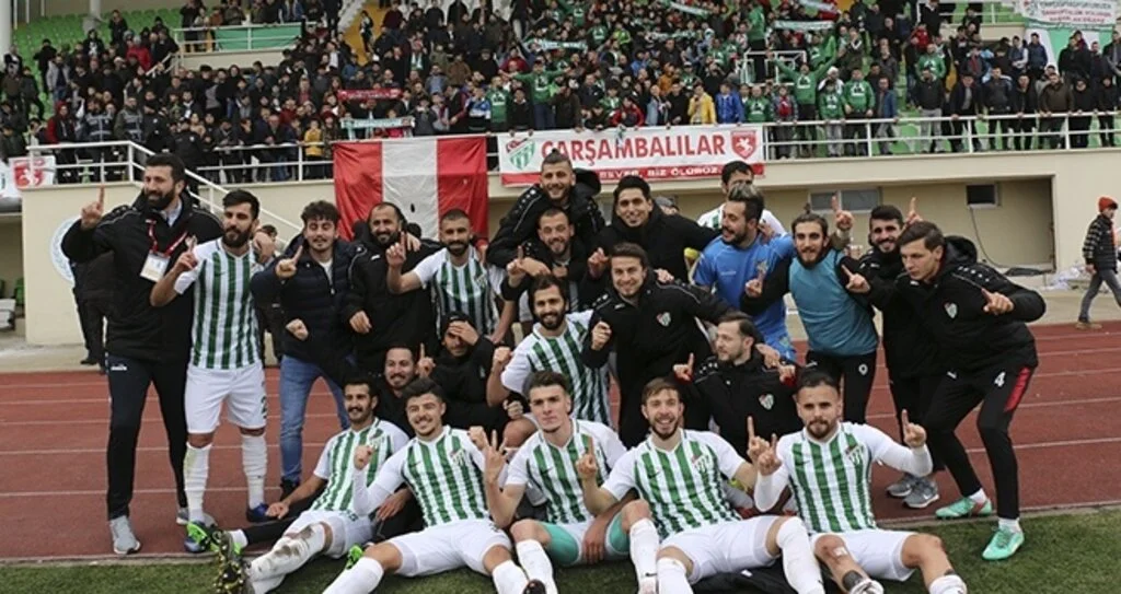 Çarşamba Arayı Açtı