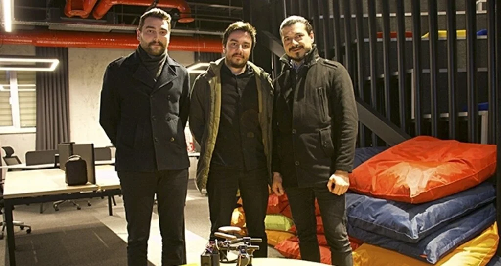 Çocuklar için 'mobil  yürüme robotu' yaptılar 