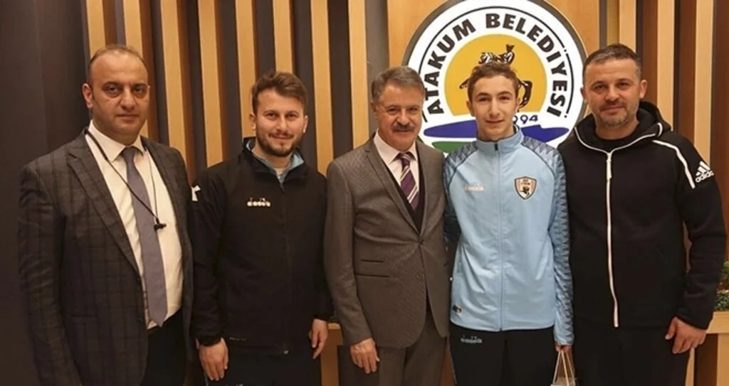 Deveci Ödüllendirdi