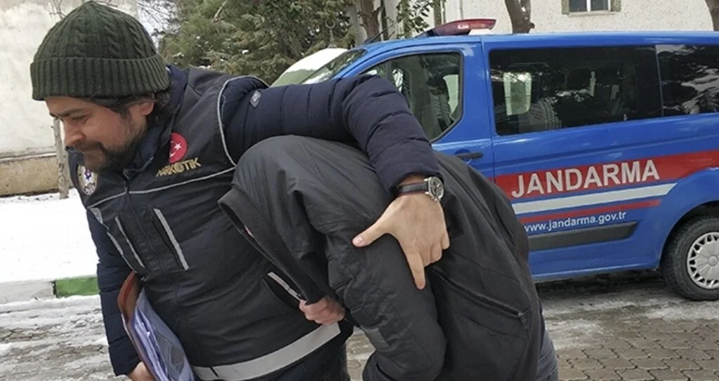 Eroin ve kokain ile yakalandılar