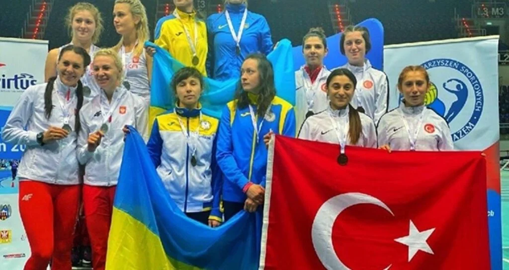 Esra Bayrak'tan tarihi başarı