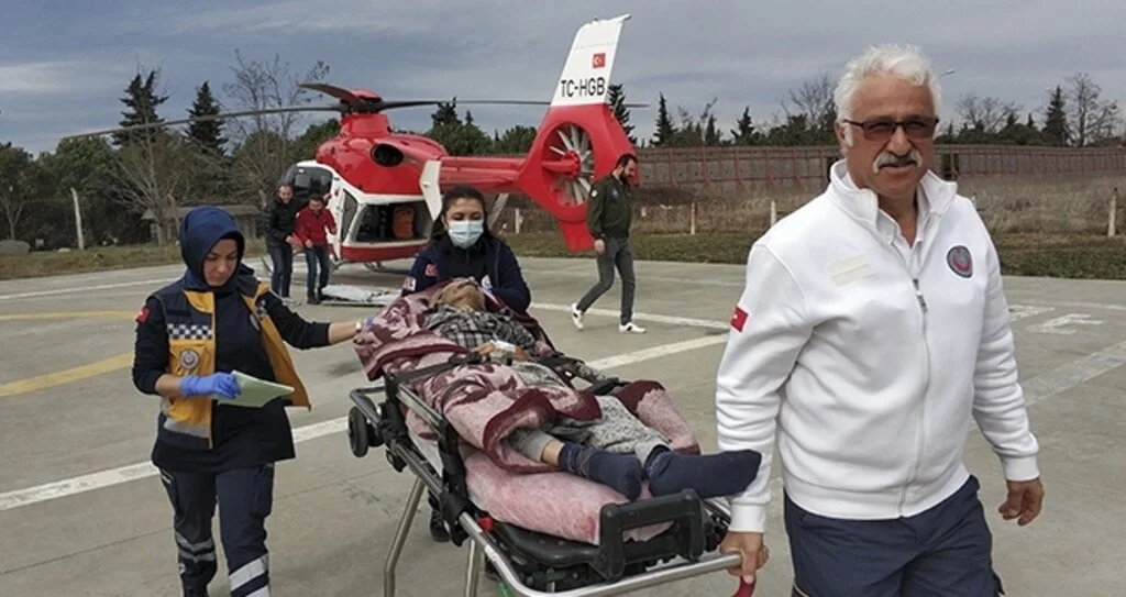Felç Geçiren Yaşlı Adamın Yardımına Ambulans Helikopter Yetişti