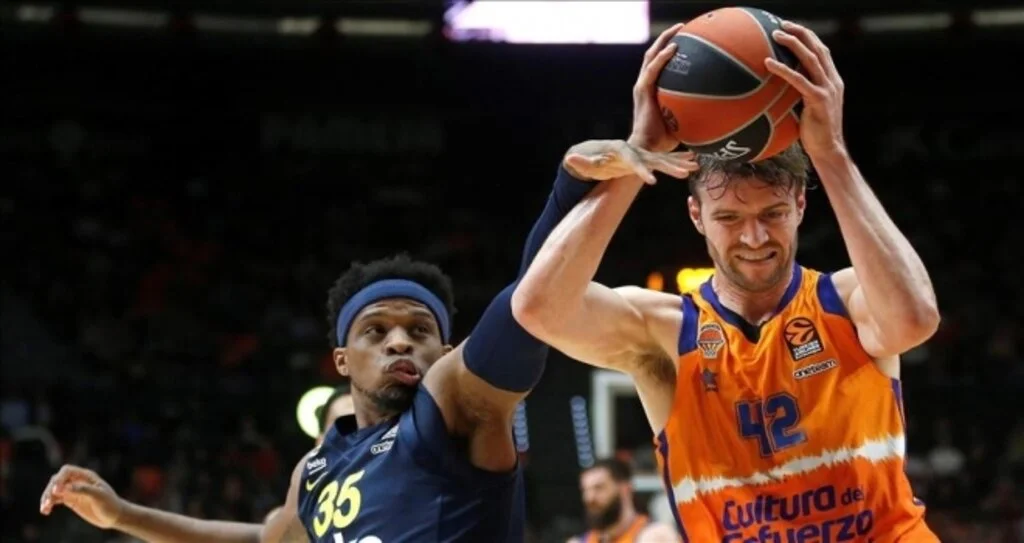Fenerbahçe Beko deplasmanda kazandı