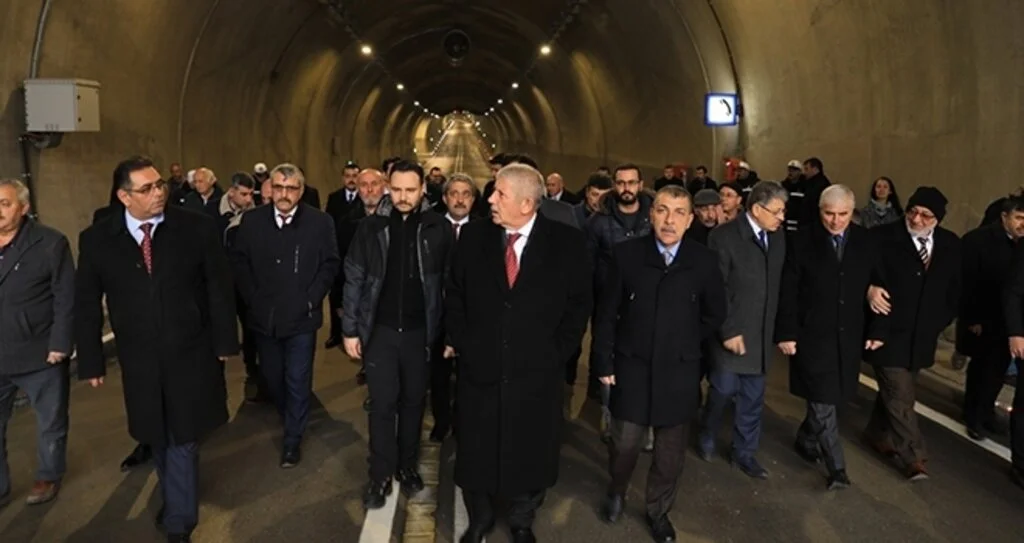 Ferhat Tüneli trafiğe açıldı