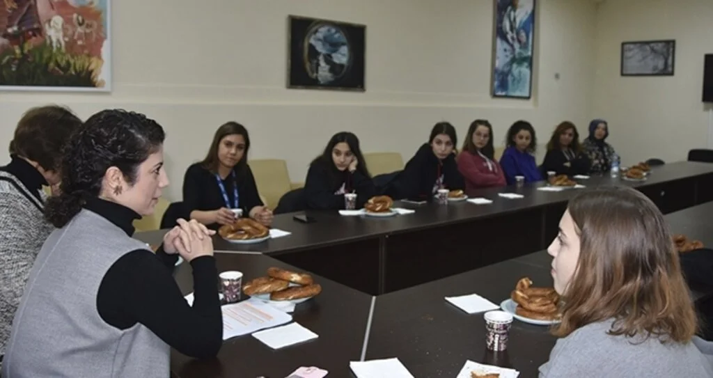 Geleceğin Bilim Kadınları Doç. Dr. Ayşenur Büyükgöze Kavas ile Buluştu