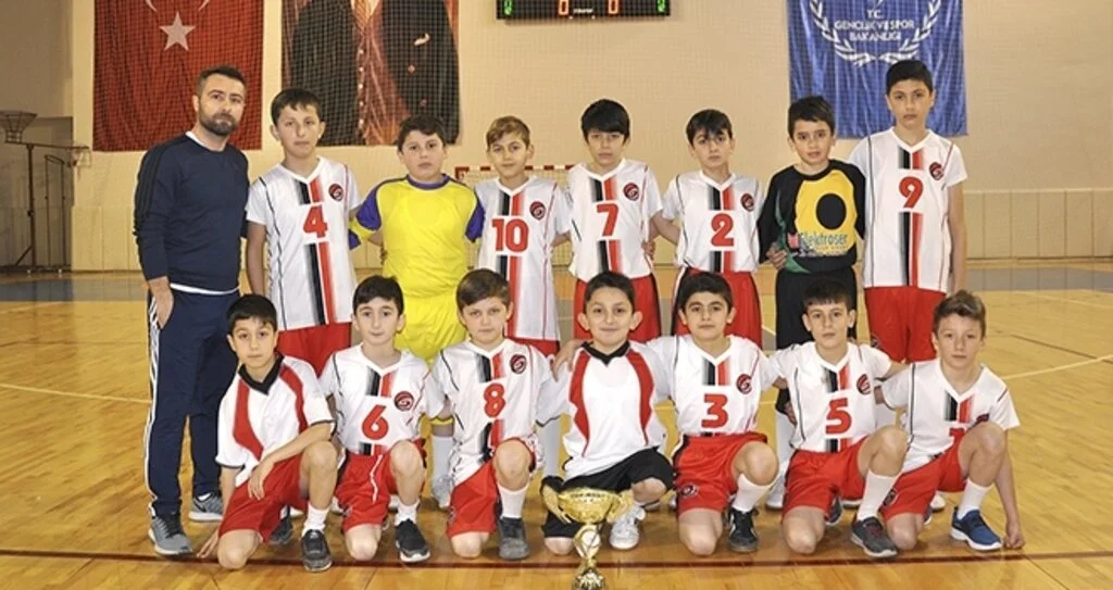 Küçüklerin Birincisi Gökçeçakmak