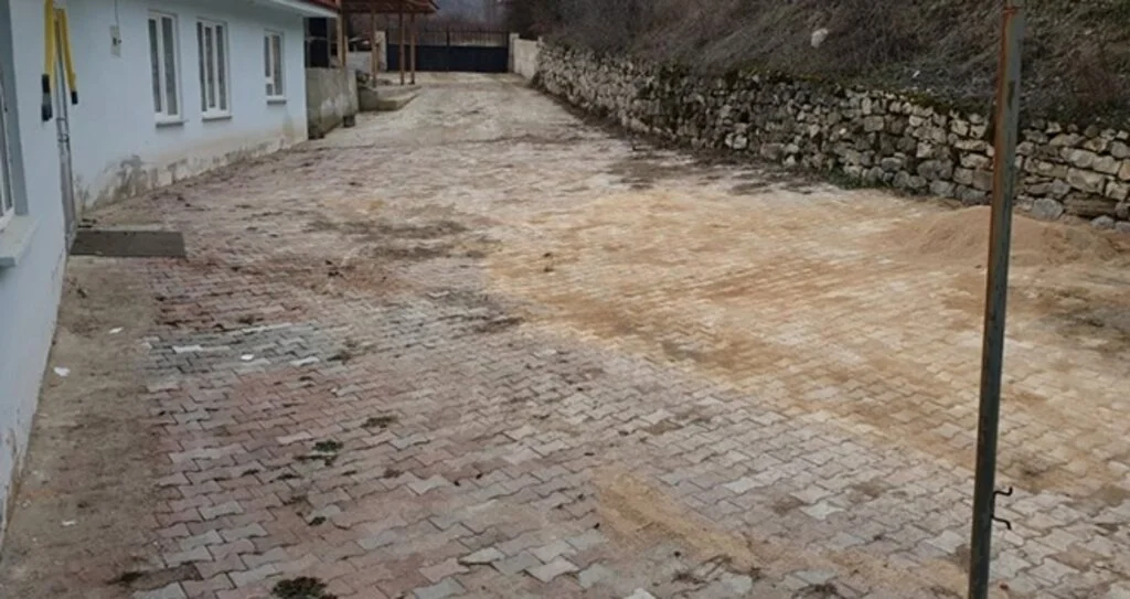 Ladik Cemevi'nin Çevresine Parke