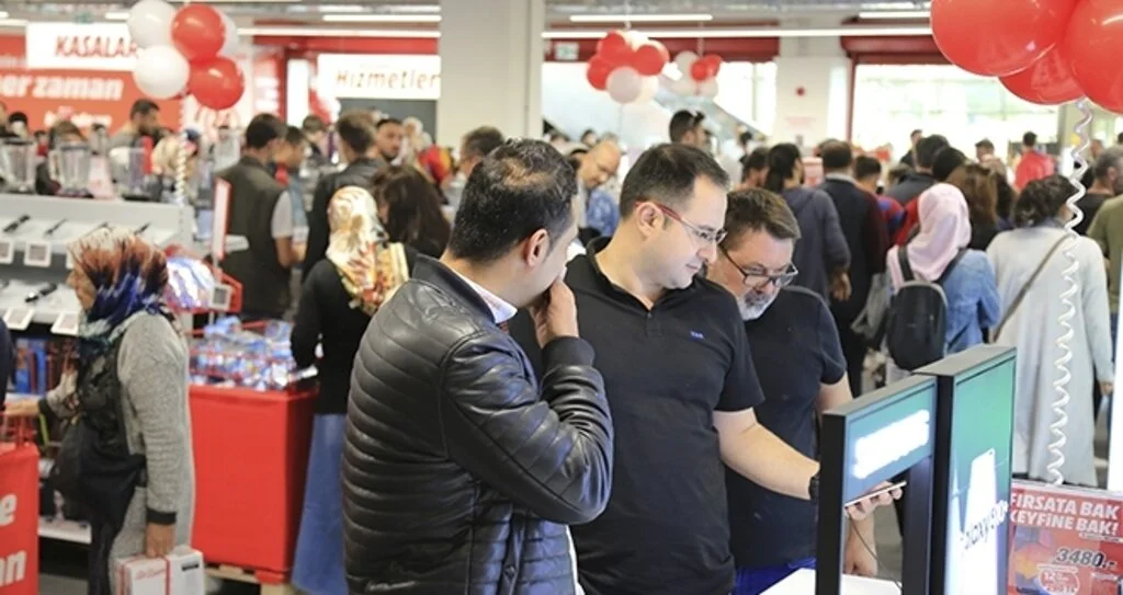 MediaMarkt Depoları Boşaltıyor, Yetişen Kazanıyor!