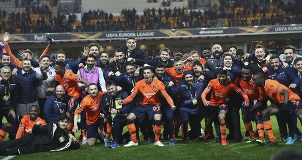 Medipol Başakşehir zoru başardı, UEFA Avrupa Ligi'nde son 16 takım arasına kaldı