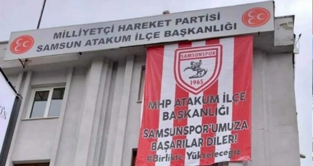 MHP'den Samsunspor'a Pankartlı Destek 