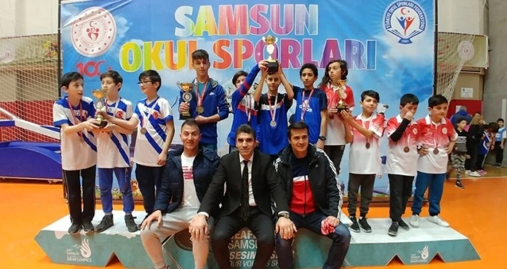 Minikler Zirveye Tırmandı