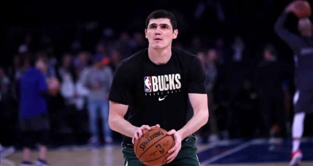 NBA'de Ersan'ın takımı Bucks, Furkan'ın ekibi 76ers'ı yendi