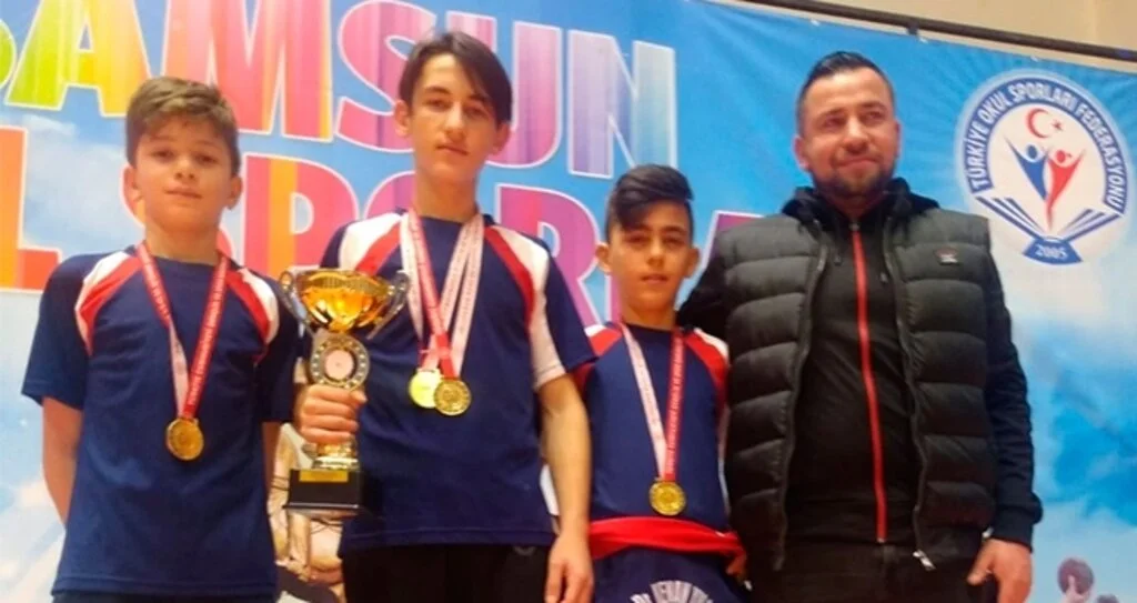 Şampiyon Kenan Yılmaz Ortaokulu