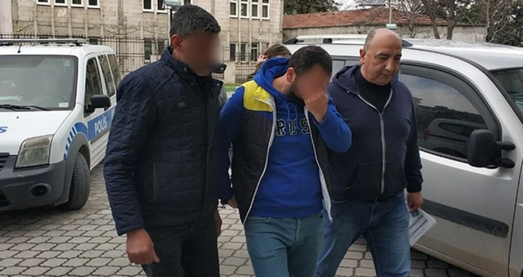 Samsun'da Prefabrik binanın kapılarını çalan 2 kişi tutuklandı
