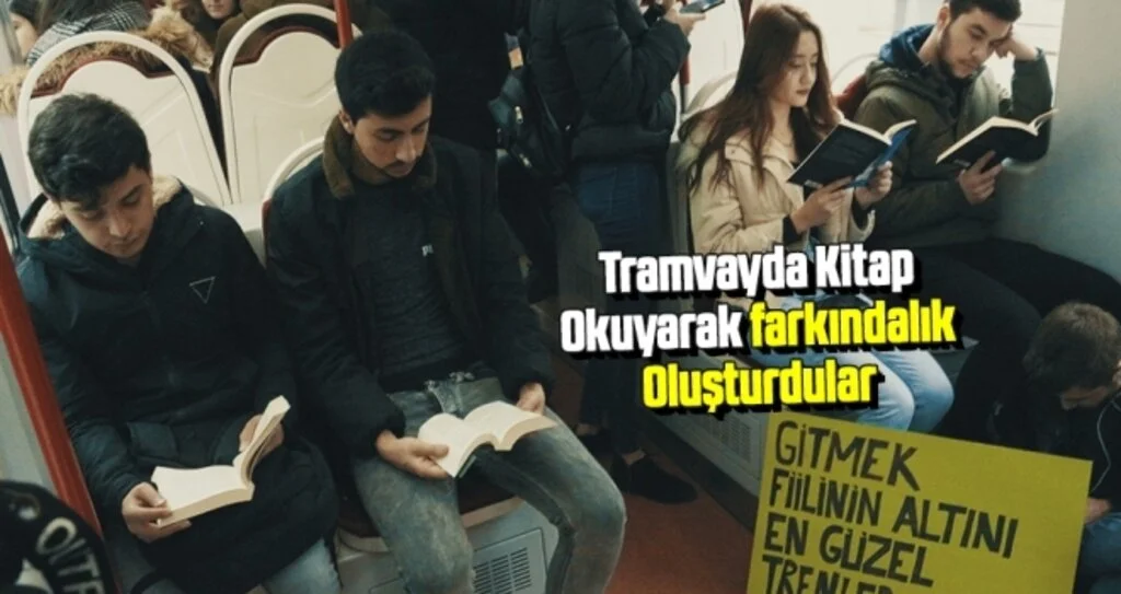 Samsun'da Tramvayda Kitap Okuyarak Farkındalık Oluşturdular