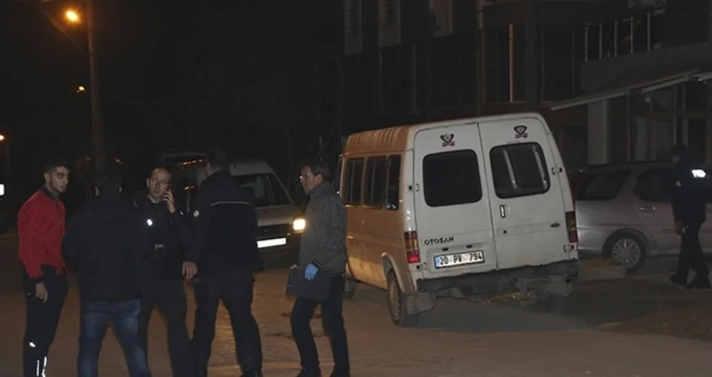 Sosyal medyada küfürleştiği şahsı sokakta bacağından vurdu