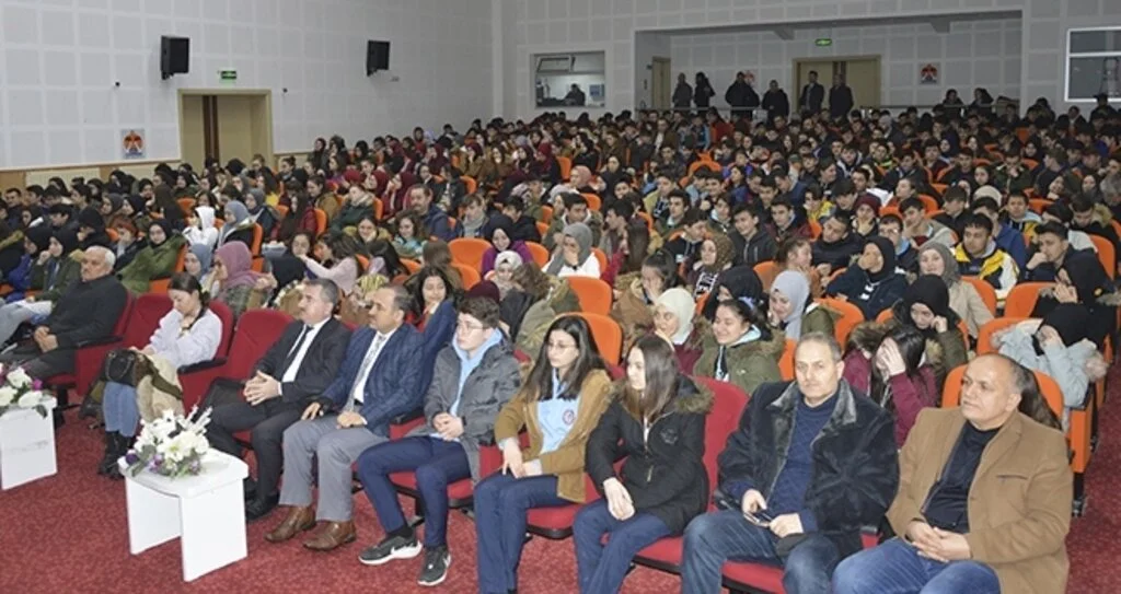 Uyuşturucunun Zararı Tiyatro ile Anlatıldı