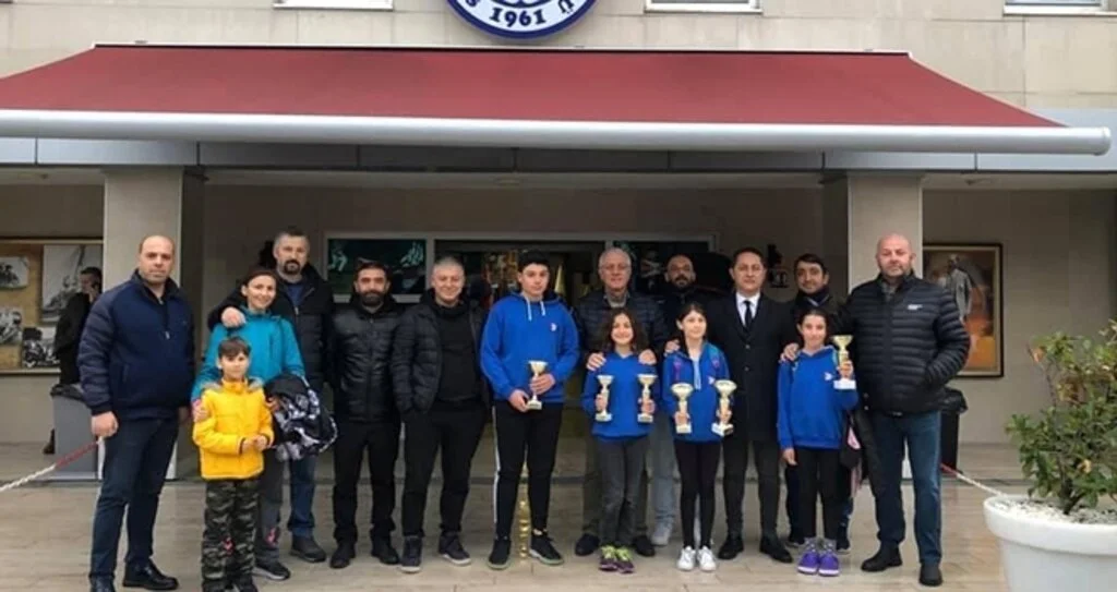 Yeni Başarılara Yelken