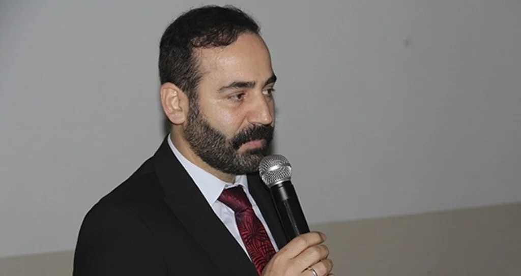 Yeniden Refah'ta Bayrak Değişimi