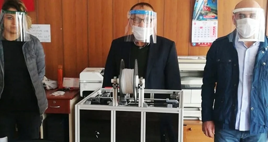 3 Boyutlu Yazıcıyla 'Siperlik' Üretiliyor