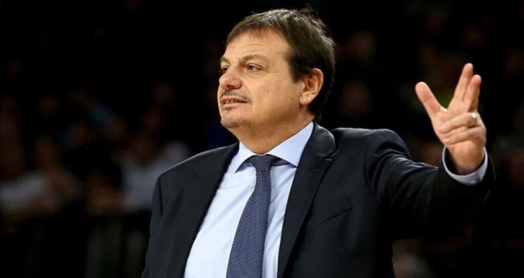 Anadolu Efes Başantrenörü Ataman: Kontrollü oyunla rakibi durdurmalıyız
