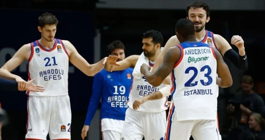 Anadolu Efes, Maccabi FOX deplasmanında