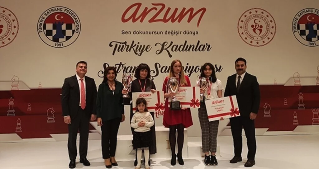 Arzum’dan Satranç Ustası Kadınlara Anlamlı Destek