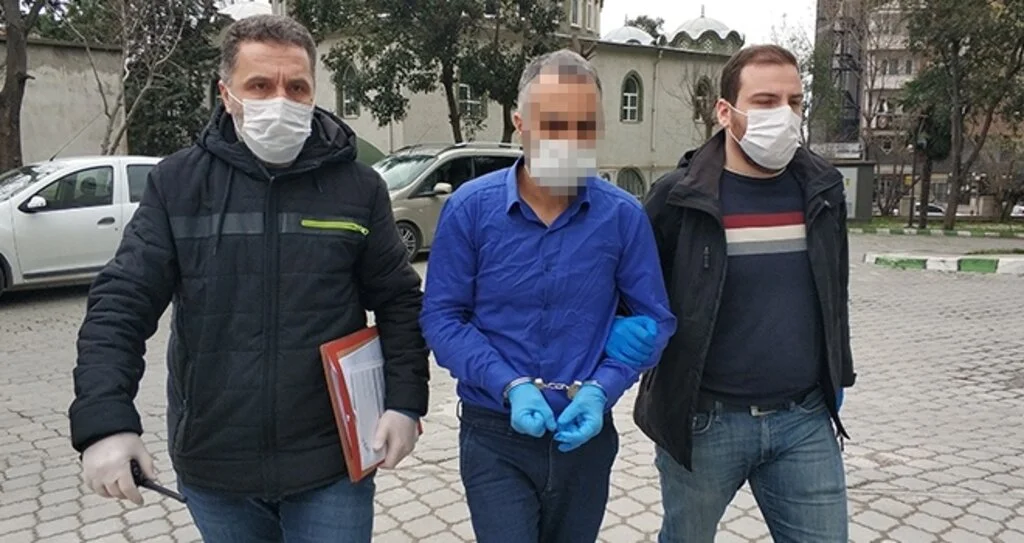 Babasını bıçakla ağır yaralayan genç adliyede