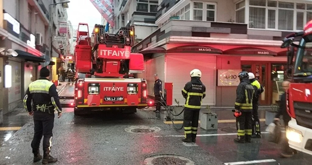 Bacadan çıkan duman itfaiyeyi alarma geçirdi