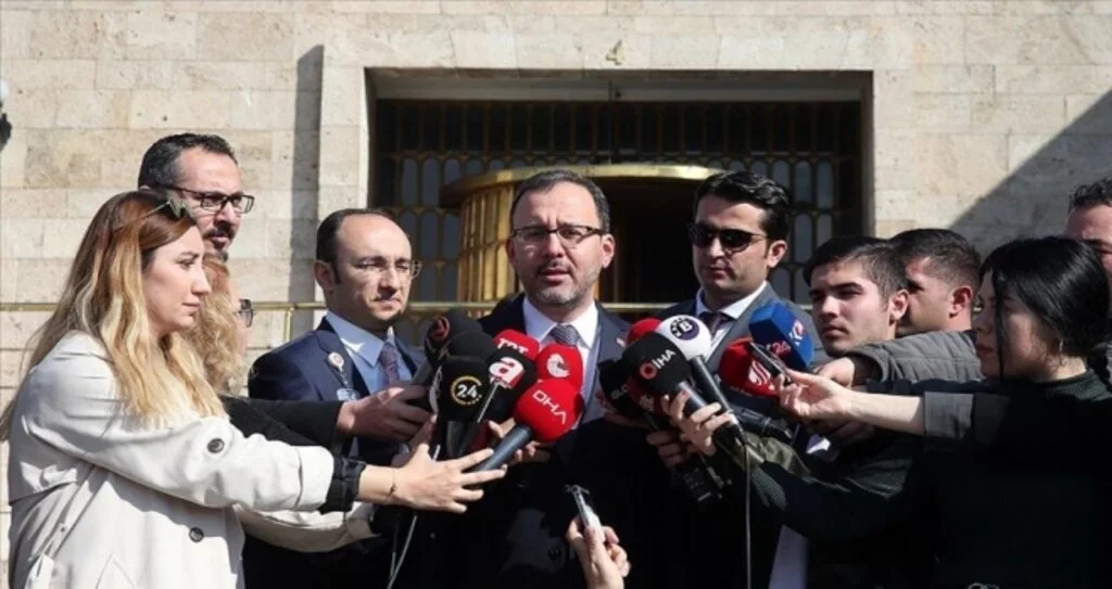Bakan Kasapoğlu: Maçların seyircisiz oynanması gündemimizde yok