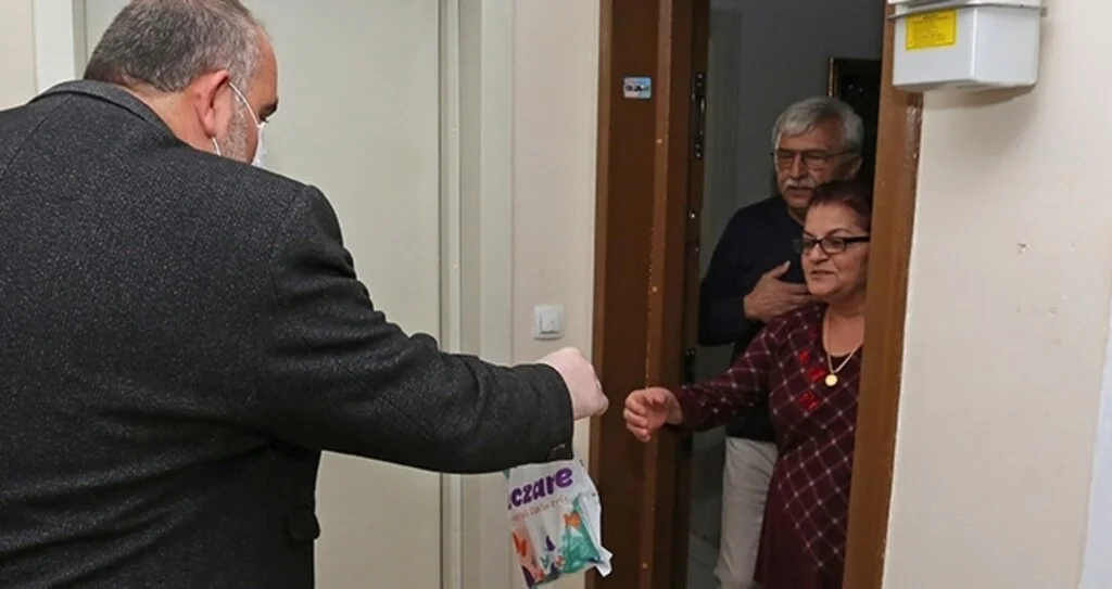 Başkan Sandıkçı Gıda Dağıtımında