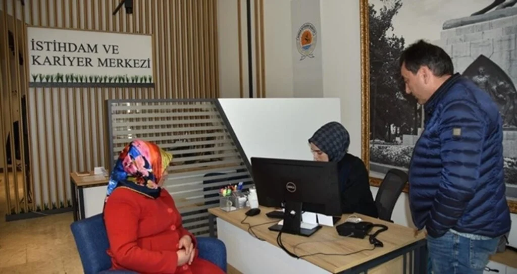 Büyükşehir İstihdam ve Kariyer Merkezi 253 vatandaşı iş sahibi yaptı