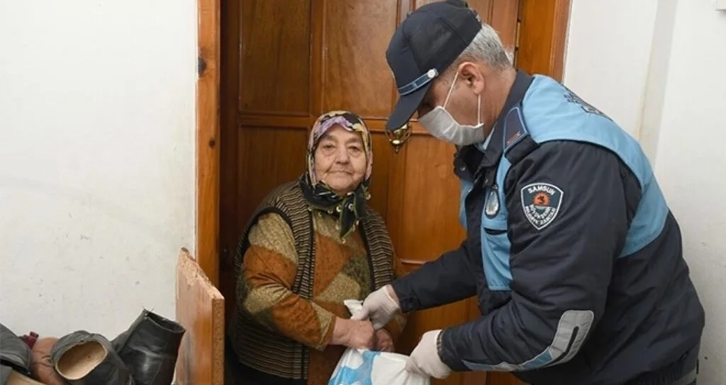 Büyükşehir, yaşlı ve kronik hastaların yardımına koşuyor