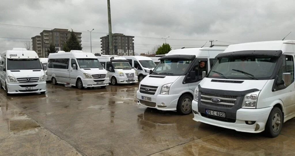 Çarşamba'da dolmuş ve servis araçları dezenfekte ediliyor