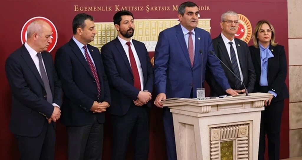 CHP'li vekillerden corona çağrısı