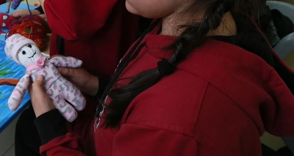 Eski Kıyafetler Bebek ve Çantalara Dönüşüyor