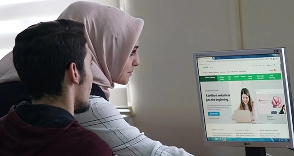 GoDaddy ve Habitat Derneği, ‘Dijital Ben’ projesi ile küçük işletme sahipleri ve girişimcileri internete taşıyor