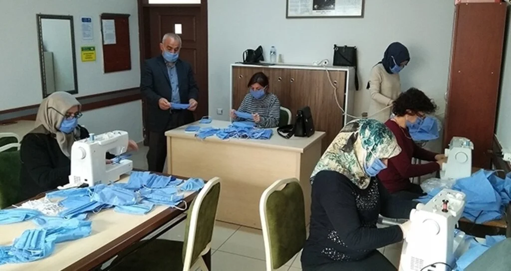 Gönüllü Ustalar 'Maske' Dikiyor