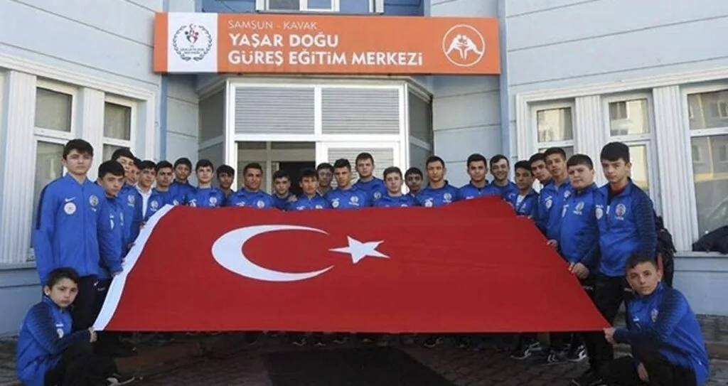 Güreşçilerden anlamlı etkinlik