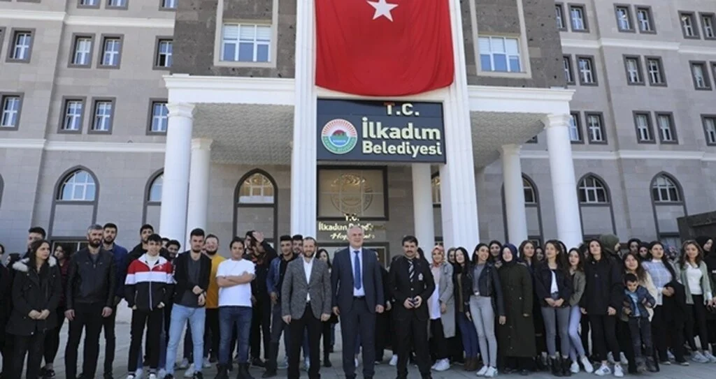 İlkadım Belediyesi Başkan Yardımcısı Şerif Mırık Her şeyden önce vatanını seven bir insan olun