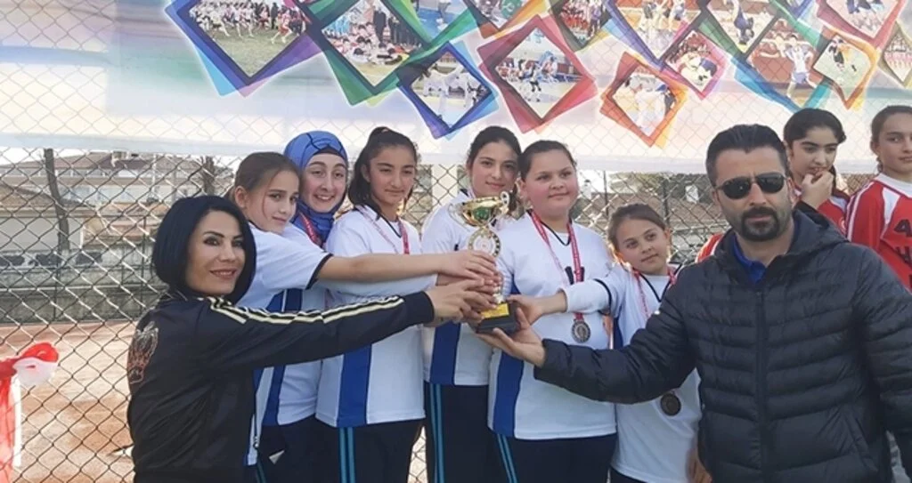 Küçük Kızlarda Şampiyon Kozköy