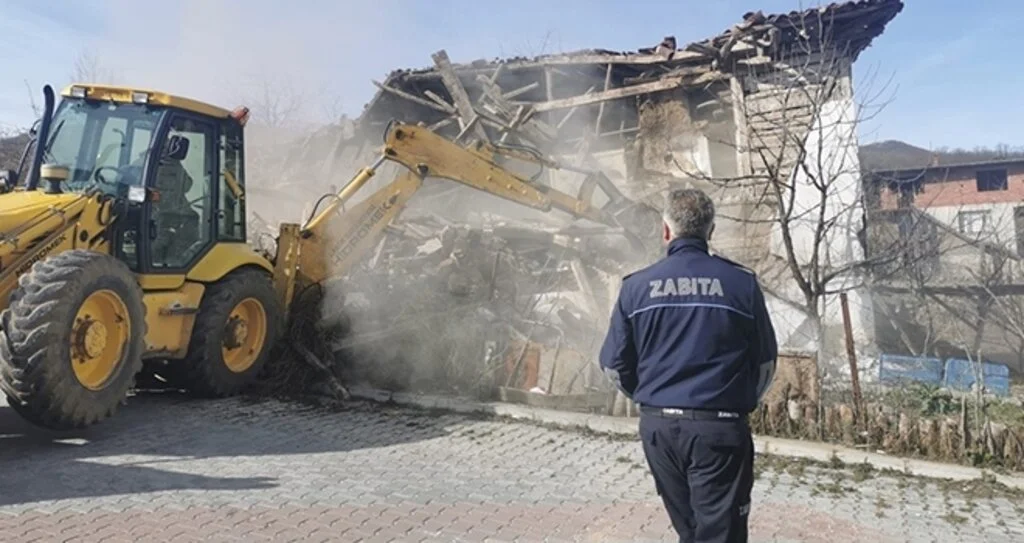 Ladik'te Metruk Binalar Yıkılacak