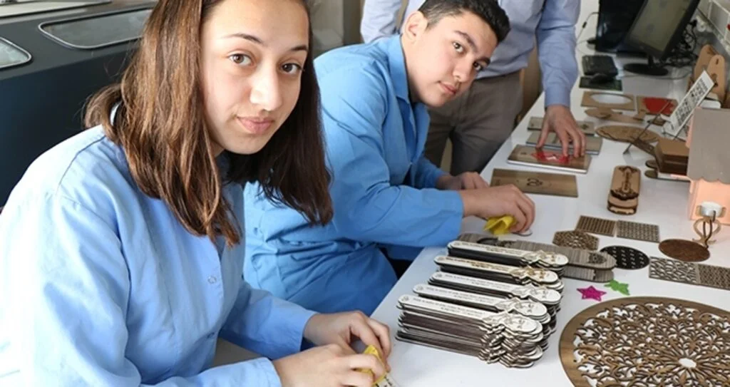 Lise öğrencileri eğitim materyallerinin seri üretimine başladı